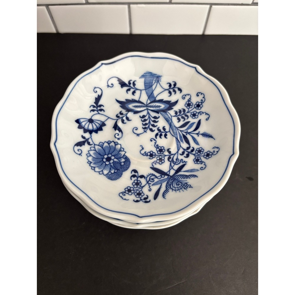 Blue Danube Japan Blue Onion Porcelain Saucers Scalloped Edge Set of 5 5.5" - Picture 4 of 6